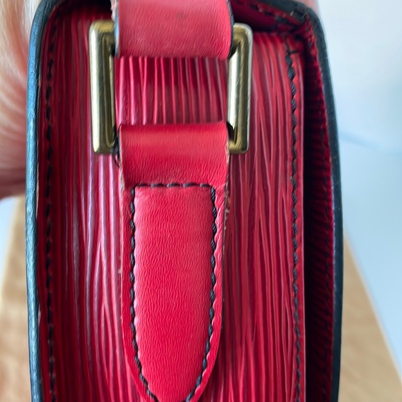 ❌🔥SALE❌PRICE DROP ❌AUTHENTIC Louis Vuitton Epi Saint Cloud /Crossbody Ba… - Picture 15 of 17